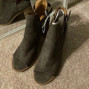 NEW universal threads gray open toe bootie heels